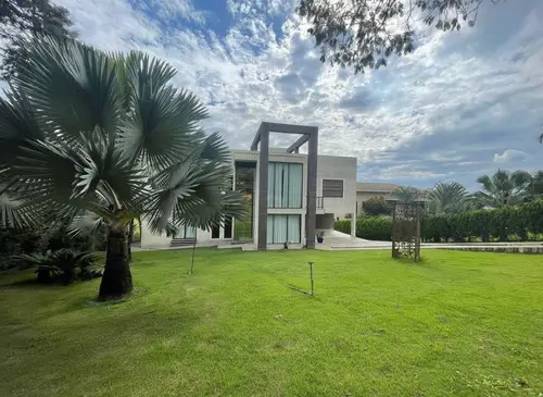 Casa 5 quartos no Estância Do Hibisco Contagem — Encontre seu imóvel na Essenciale Imóveis [src:kijj8-photo-4956644400390319991-y-1712877178]